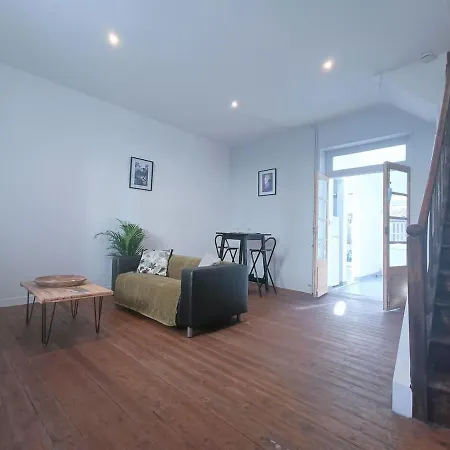 Maison Arc-En-Ciel Avec Terrasse Stationnement Gratuit. Holiday home *