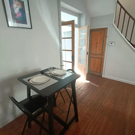 Maison Arc-En-Ciel Avec Terrasse Stationnement Gratuit.