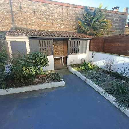 Maison Arc-En-Ciel Avec Terrasse Stationnement Gratuit. * Angouleme