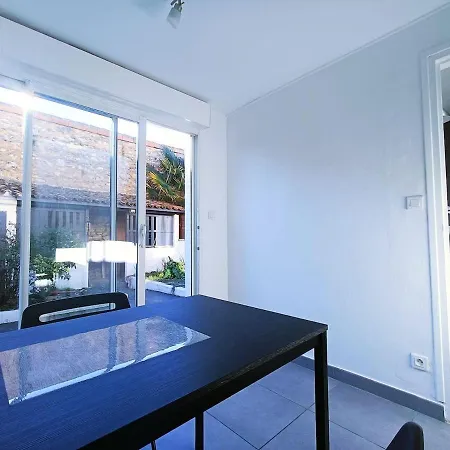 Holiday home Maison Arc-En-Ciel Avec Terrasse Stationnement Gratuit. *