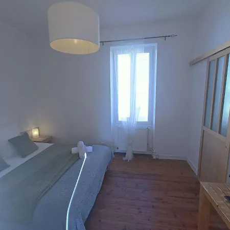 Maison Arc-En-Ciel Avec Terrasse Stationnement Gratuit. Angouleme