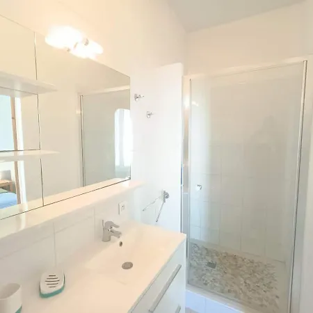 Maison Arc-En-Ciel Avec Terrasse Stationnement Gratuit. Holiday home *