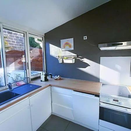 Holiday home Maison Arc-En-Ciel Avec Terrasse Stationnement Gratuit.