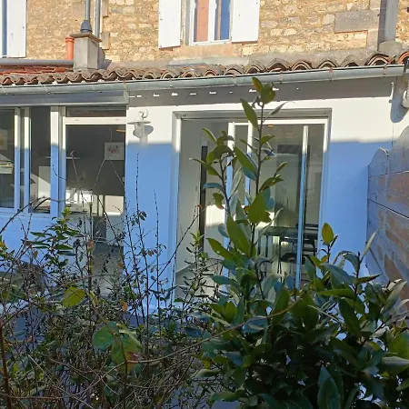 Maison Arc-En-Ciel Avec Terrasse Stationnement Gratuit. Angouleme