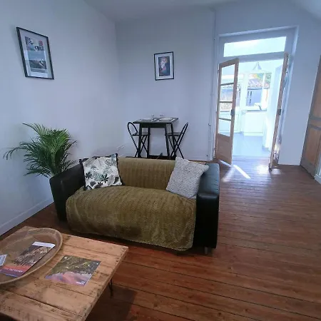 Maison Arc-En-Ciel Avec Terrasse Stationnement Gratuit.